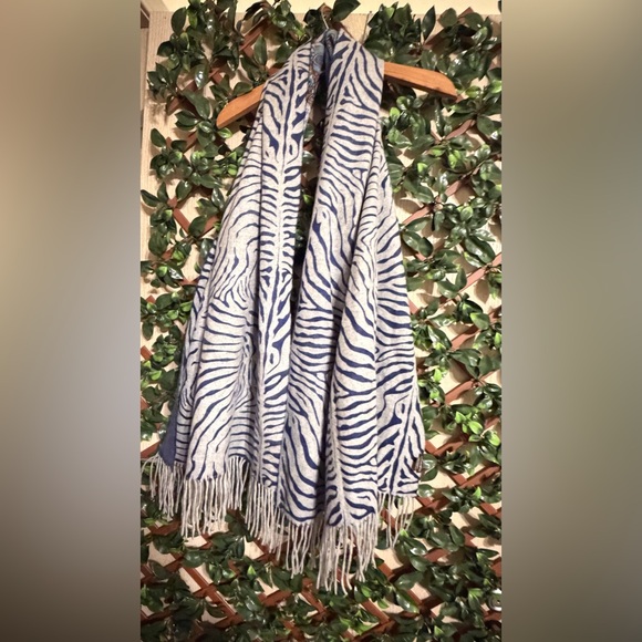 Cashmere 100% J. McLaughlin Navy Paisley and Zebra blue/ Gray Scarf Reversible - Picture 9 of 11